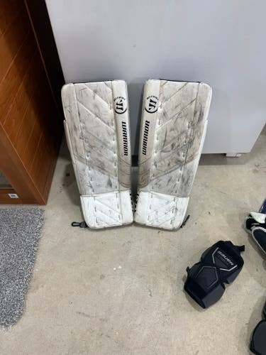 24" Warrior Goalie Leg Pads (Used)