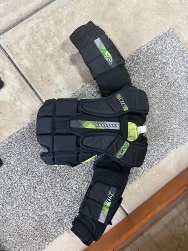 Large/Extra Large Warrior Ritual X4 E Goalie Chest Protector (Used)