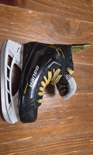 Black/Yellow Bauer Supreme M5 Pro Hockey Skates Regular Width 13.5 (Used)