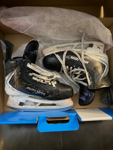 2025 Bauer Vapor Flylite Hockey Skates Regular Width 8 (Used)