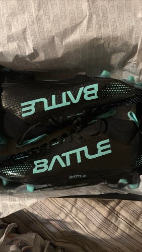 Men's Size M 12.0 (W 13.0) Battle Low Top Turf Cleats (New)