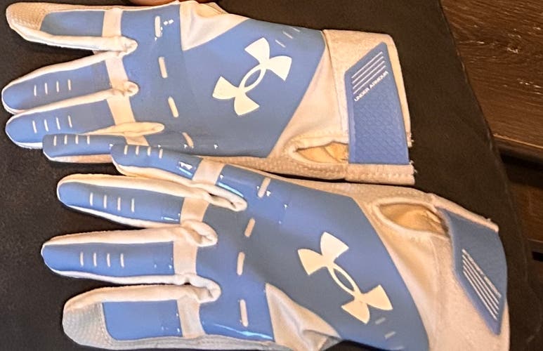 Medium Under Armour Batting Gloves (Used)
