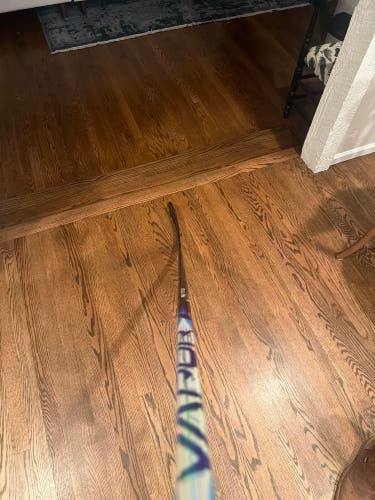 Senior Bauer Vapor Flylite Right Handed Hockey Stick P92 77 Flex (Used)