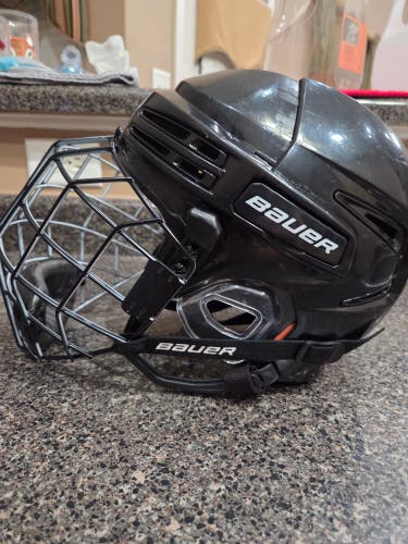 Medium Bauer Re-Akt 75 Helmet (Used)