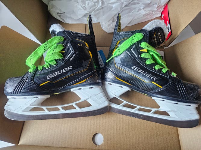 Bauer Supreme M5 Pro Hockey Skates Regular Width 13 (Used)