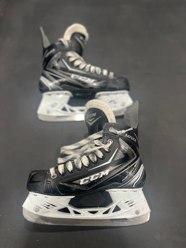 CCM Ribcor Maxx Hockey Skates Regular Width Size 5 (Used)