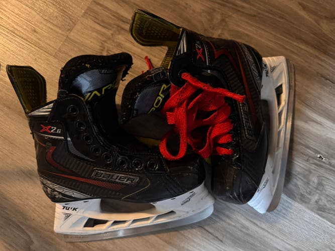 2019 Bauer Vapor X2.6 Hockey Skates Size 3 (Used)