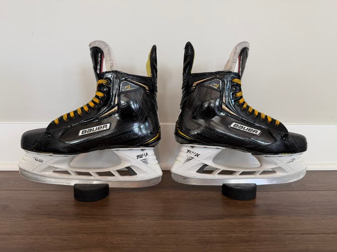 Bauer Pro Stock Hockey Skates
Size 9