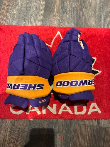 Sher-Wood Rekker Legend Pro Gloves 13" (Used)
