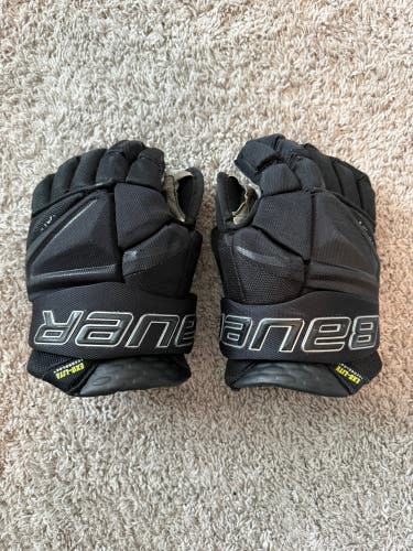 Bauer Vapor Hyperlite Gloves 12" (Used)