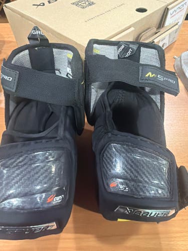 Intermediate Medium Bauer Supreme M5 Pro Elbow Pads (Used)