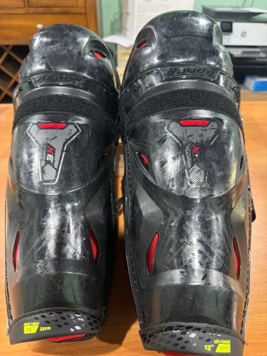 Intermediate Bauer Vapor 3X 13" Shin Pads (Used)