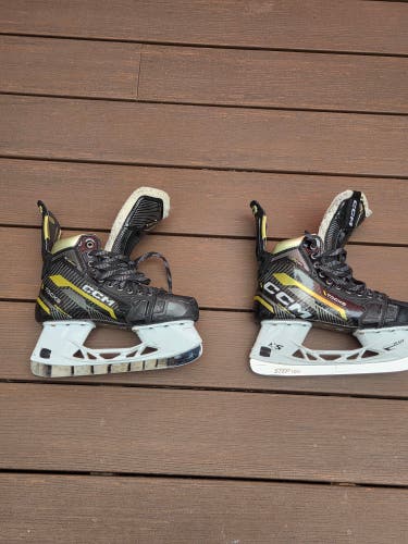 CCM AS-V Hockey Skates Regular Width 9