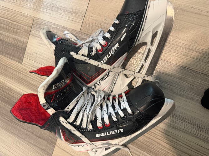2025 Bauer Vapor Fly30 Hockey Skates Extra Wide Width 8 (Used)