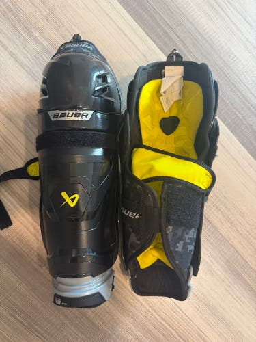 Intermediate Bauer Supreme M3 14" Shin Pads (Used)