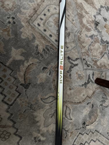 Senior Bauer Vapor Hyperlite 2 Right Handed Hockey Stick 70 Flex (Used)