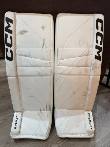 32" 2024 CCM EFlex 6.9 Goalie Leg Pads (Used)