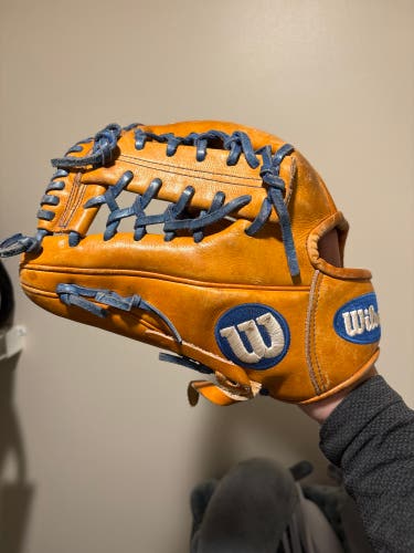 Wilson A2000 LH Pitcher's Baseball Glove 11.5" (Used)