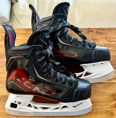2025 CCM JetSpeed Control Ice Hockey - Junior Size 2 (Used)