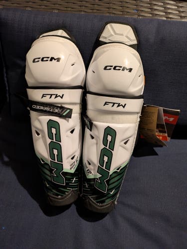 Intermediate CCM JetSpeed FTW 12" Shin Pads