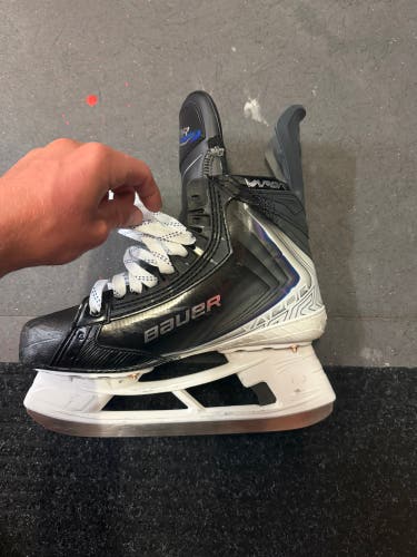 2025 Bauer Vapor Flylite Hockey Skates Regular Width 7.5 (Used)