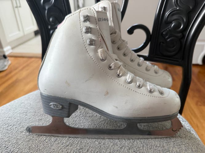 Riedell Figure Skates B Junior 3 (Used)
