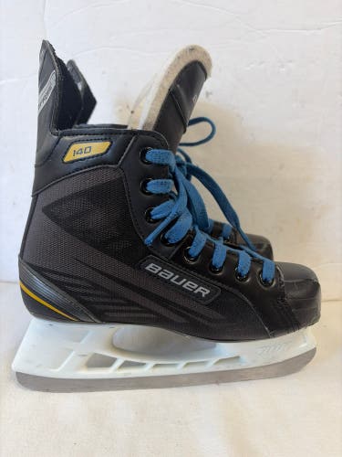 Black Bauer Supreme 140 Hockey Skates Regular Width Size 5 (Used)