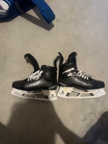 2024 Bauer Supreme Shadow Hockey Skates Wide Width Pro Stock Size 6.5 (Used)