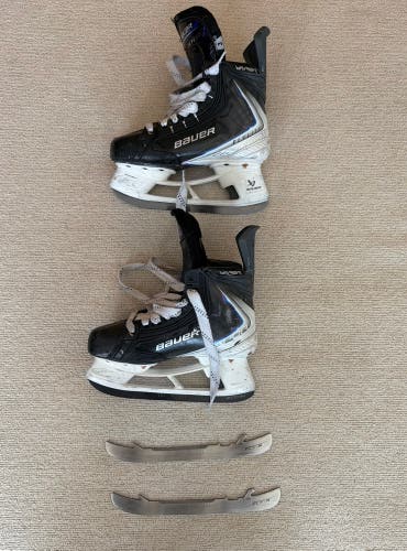 2025 Bauer Vapor Flylite Hockey Skates Size 3 (Used)