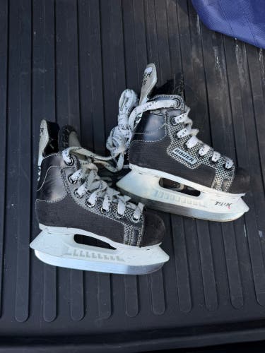 Bauer Supreme Hockey Skates Youth 8 (Used)