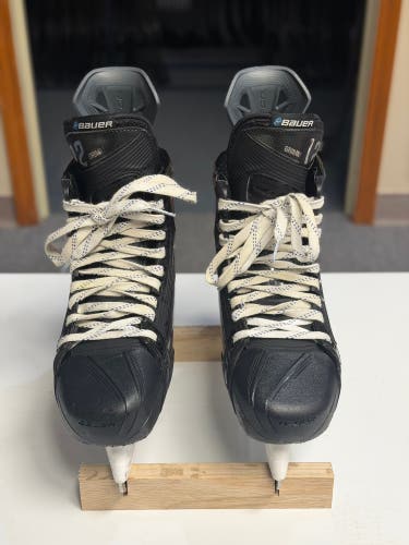 Red 2025 Bauer Vapor Flylite Hockey Skates 8 (Used)