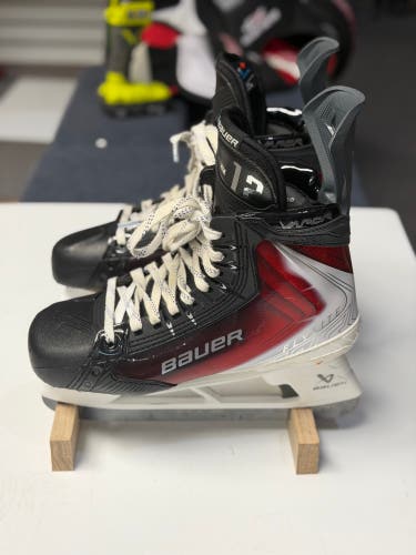 Red 2025 Bauer Vapor Flylite Hockey Skates 8 (Used)