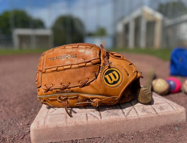 Vintage Wilson A2000 / A2002 XLC 12.5" LHT baseball / softball glove - Japan - excellent condition