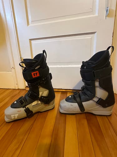 Mondo 28 & 28.5 Men's Full Tilt Descendant Park Ski Boots Soft Flex (Used)
