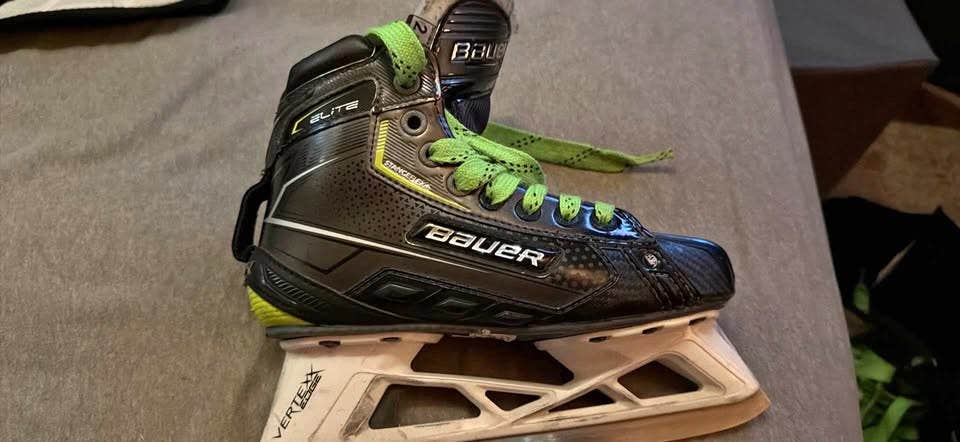 Bauer Elite Hockey Goalie Skates - Junior Size 2.5 (D)