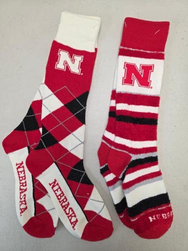 ST3 Mens NCAA NEBRASKA CORNHUSKERS Crew Socks Lot of 2 Pair MEDIUM New