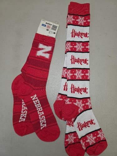 ST7 Mens NCAA NEBRASKA CORNHUSKERS Crew Socks Lot of 2 Pair MEDIUM New