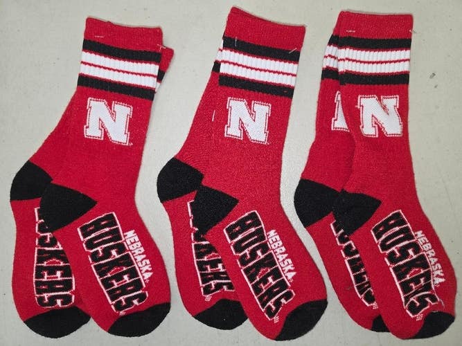 ST11 YOUTH 1-3 NCAA NEBRASKA CORNHUSKERS Crew Socks Lot of 3 Pair New