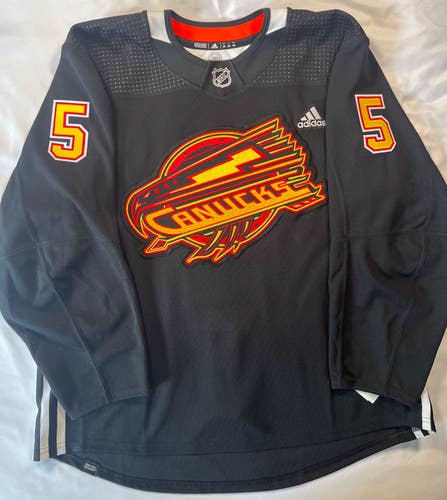 Adidas NEW MiC Custom Vancouver Canucks Practice Jersey Size 56
