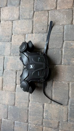 Medium Adult Xenith Flyte Shoulder Pads (New)