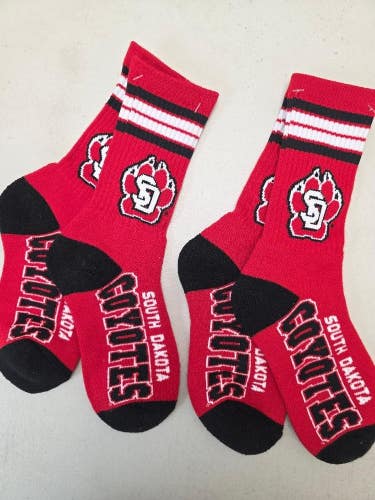 ST3 Mens NCAA SOUTH DAKOTA STATE COYOTES Crew Socks Lot of 2 Pair MEDIUM New