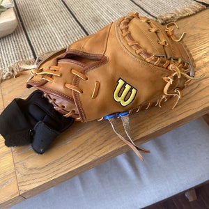 Wilson A2000 RH Catcher's Glove 33.5" (Used)