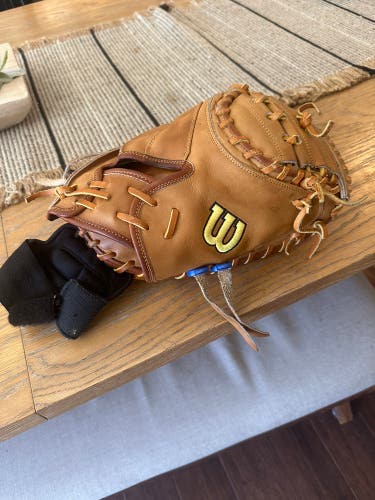 Wilson A2000 RH Catcher's Glove 33.5" (Used)
