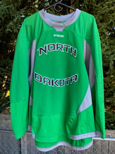 Green Size 56 Men's CCM Jersey (Used)