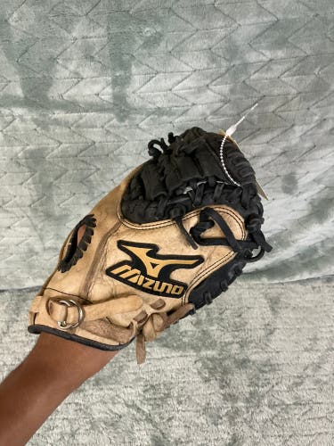 Black Mizuno Prospect Power Close RH Catcher's Baseball Glove 32.5" (Used)
