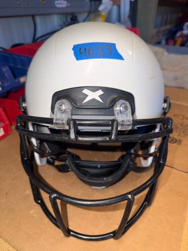 USED XENITH X2E+ YOUTH FOOTBALL HELMET - LARGE - WHITE