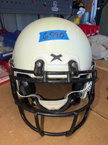 USED XENITH X2E+ YOUTH FOOTBALL HELMET - LARGE - WHITE