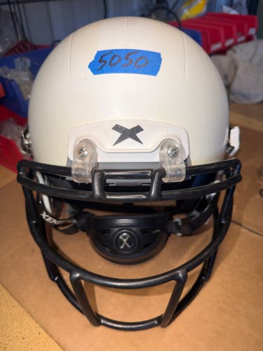 USED XENITH X2E+ YOUTH FOOTBALL HELMET - LARGE - WHITE
