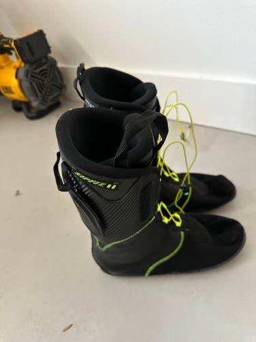 Mondo 26 & 26.5 Men's Fischer RC4 Free Pro Powder Ski Boots Stiff Flex (Used)