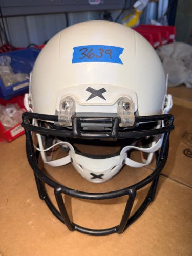 USED XENITH X2E+ YOUTH FOOTBALL HELMET - LARGE - WHITE
